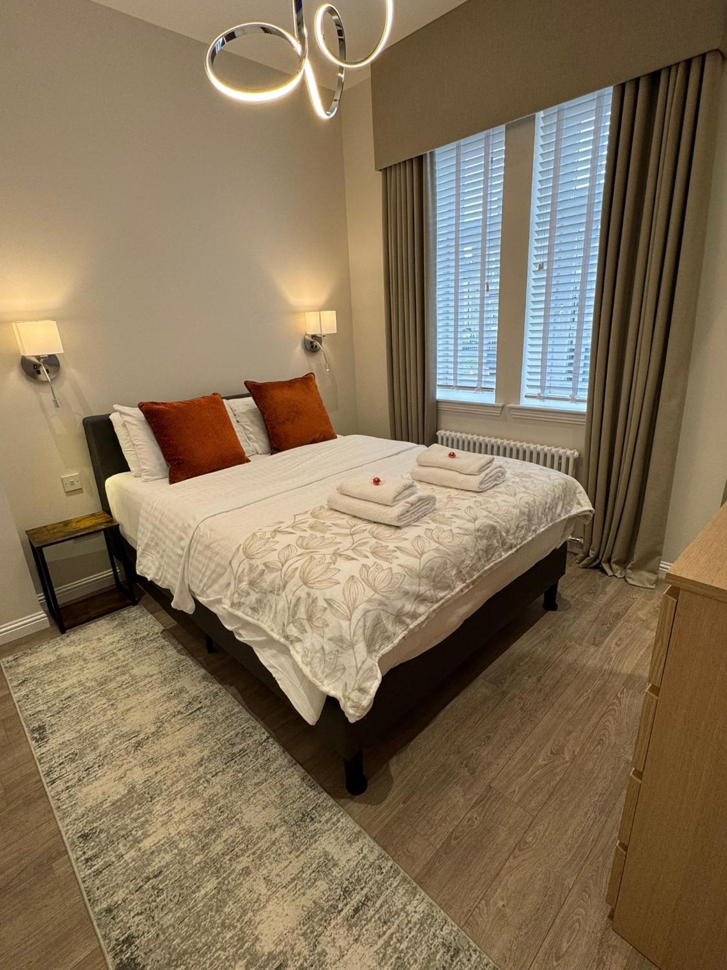 Luxury 2 Bedroom Cottage West Calder Экстерьер фото