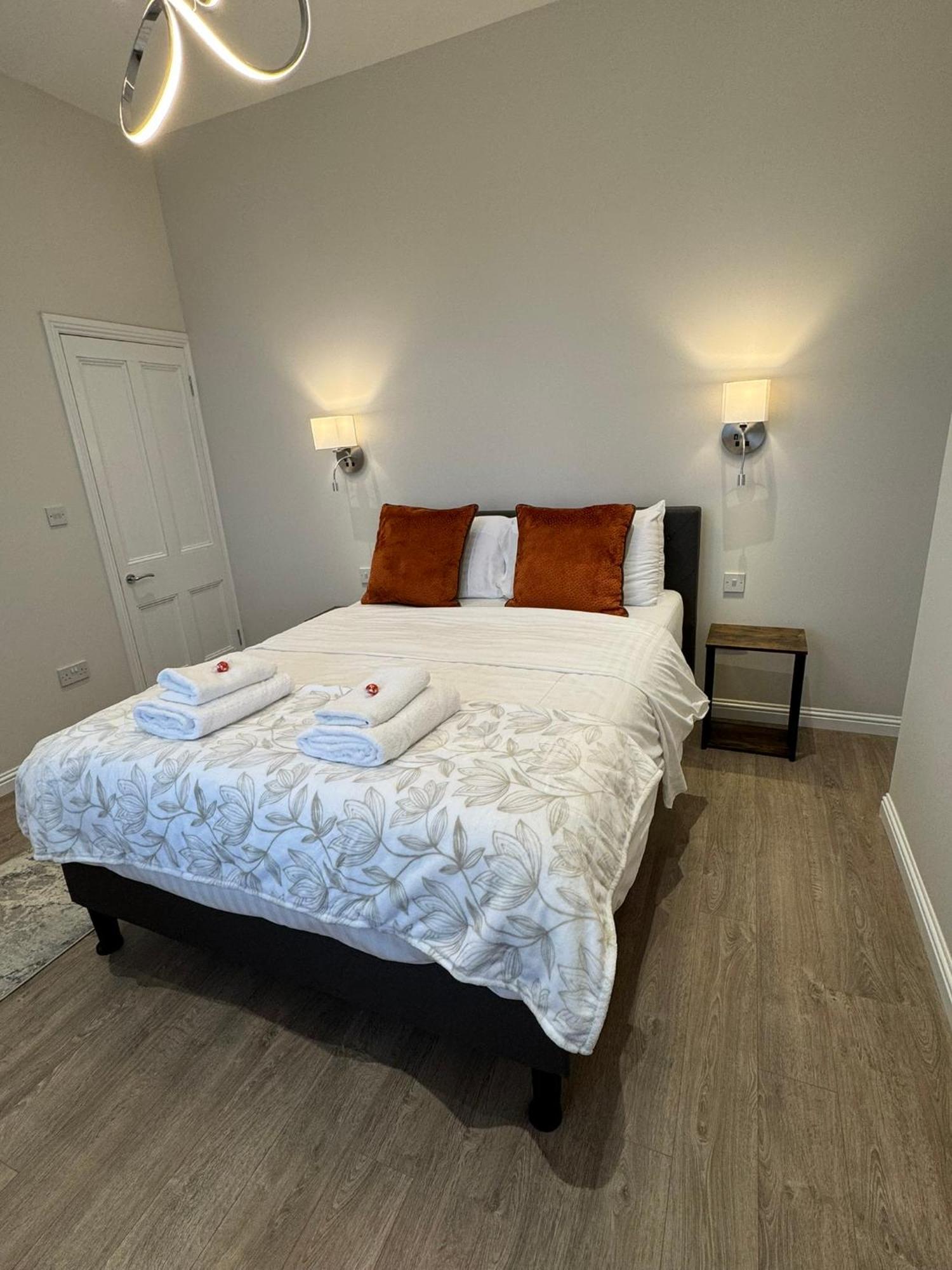 Luxury 2 Bedroom Cottage West Calder Экстерьер фото
