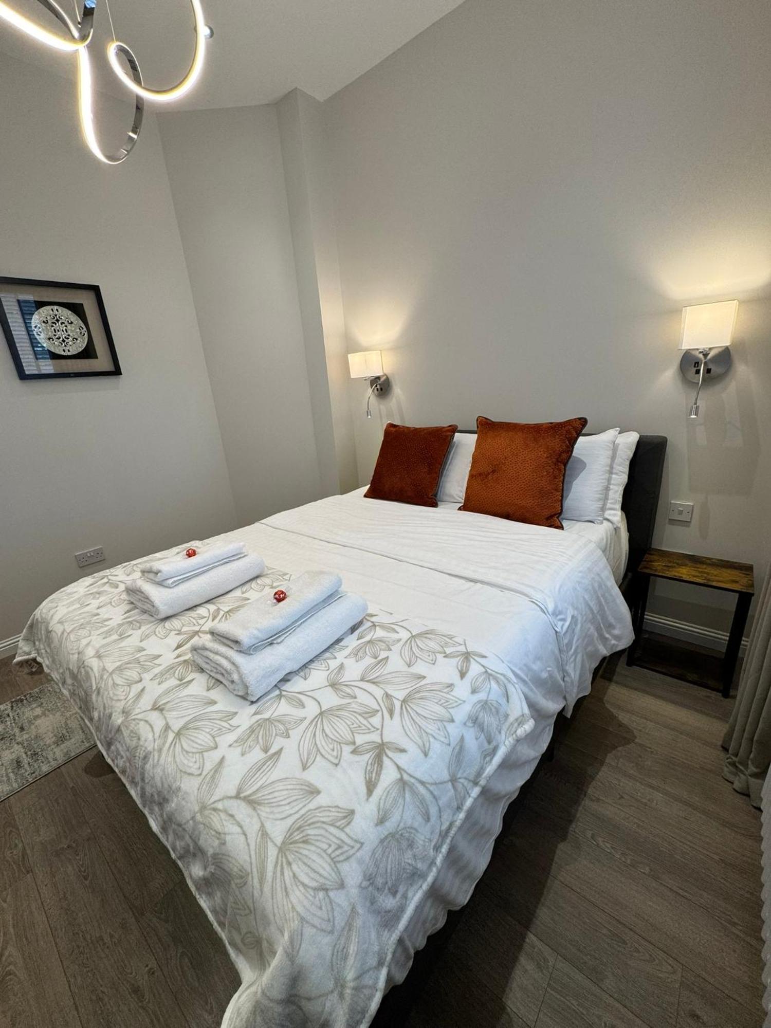Luxury 2 Bedroom Cottage West Calder Экстерьер фото
