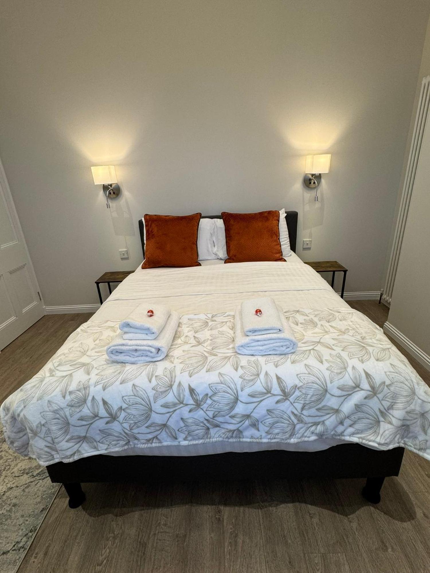 Luxury 2 Bedroom Cottage West Calder Экстерьер фото
