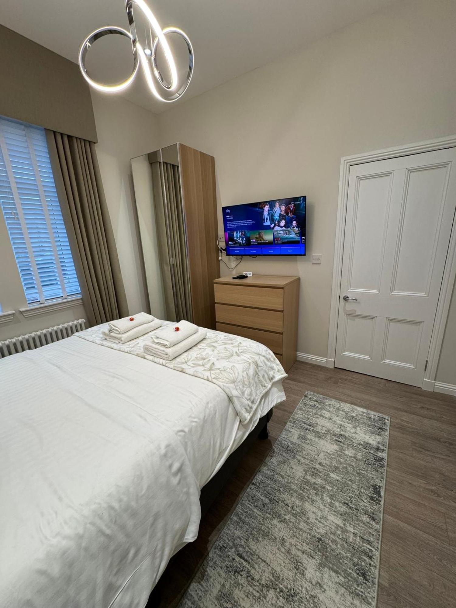 Luxury 2 Bedroom Cottage West Calder Экстерьер фото