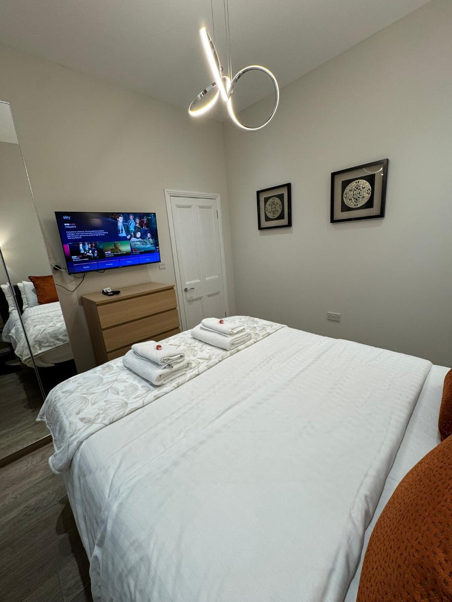Luxury 2 Bedroom Cottage West Calder Экстерьер фото