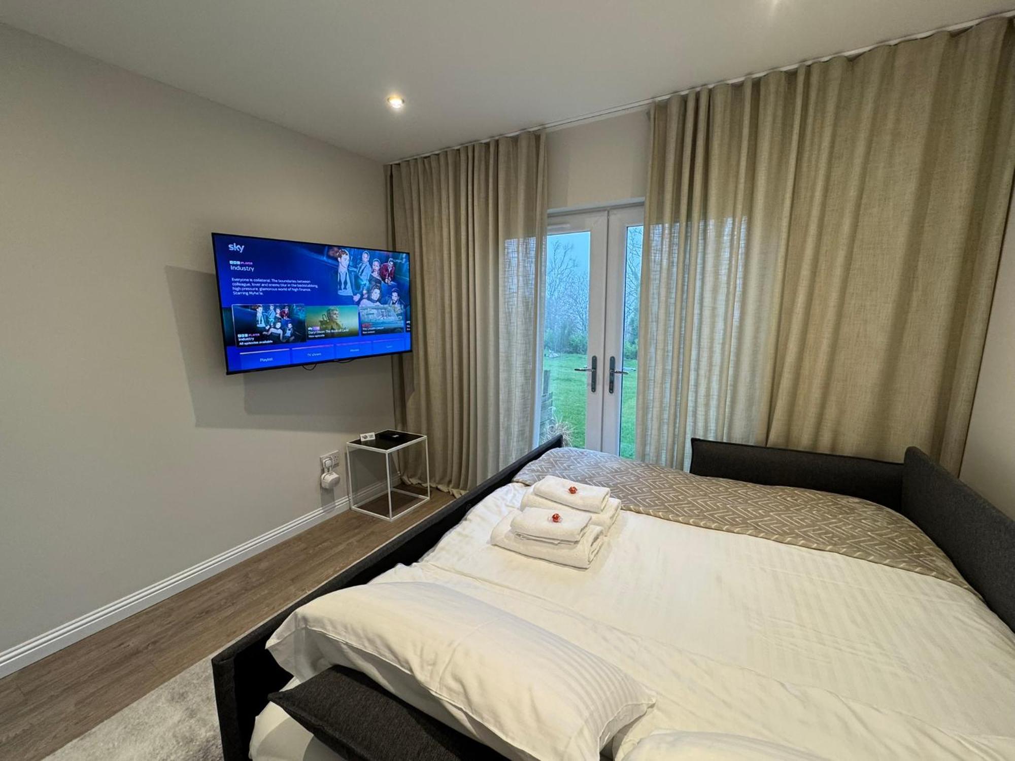 Luxury 2 Bedroom Cottage West Calder Экстерьер фото