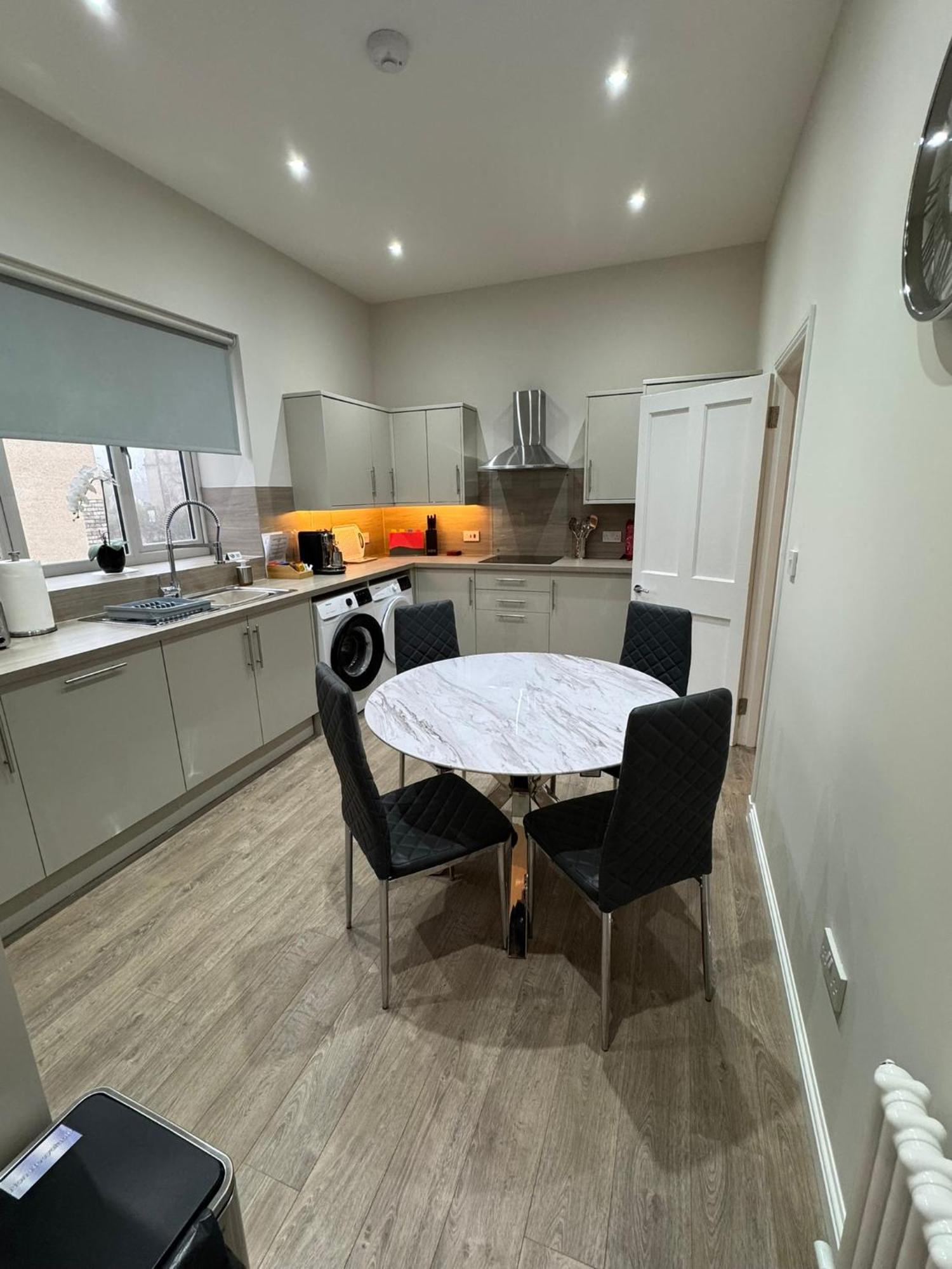 Luxury 2 Bedroom Cottage West Calder Экстерьер фото