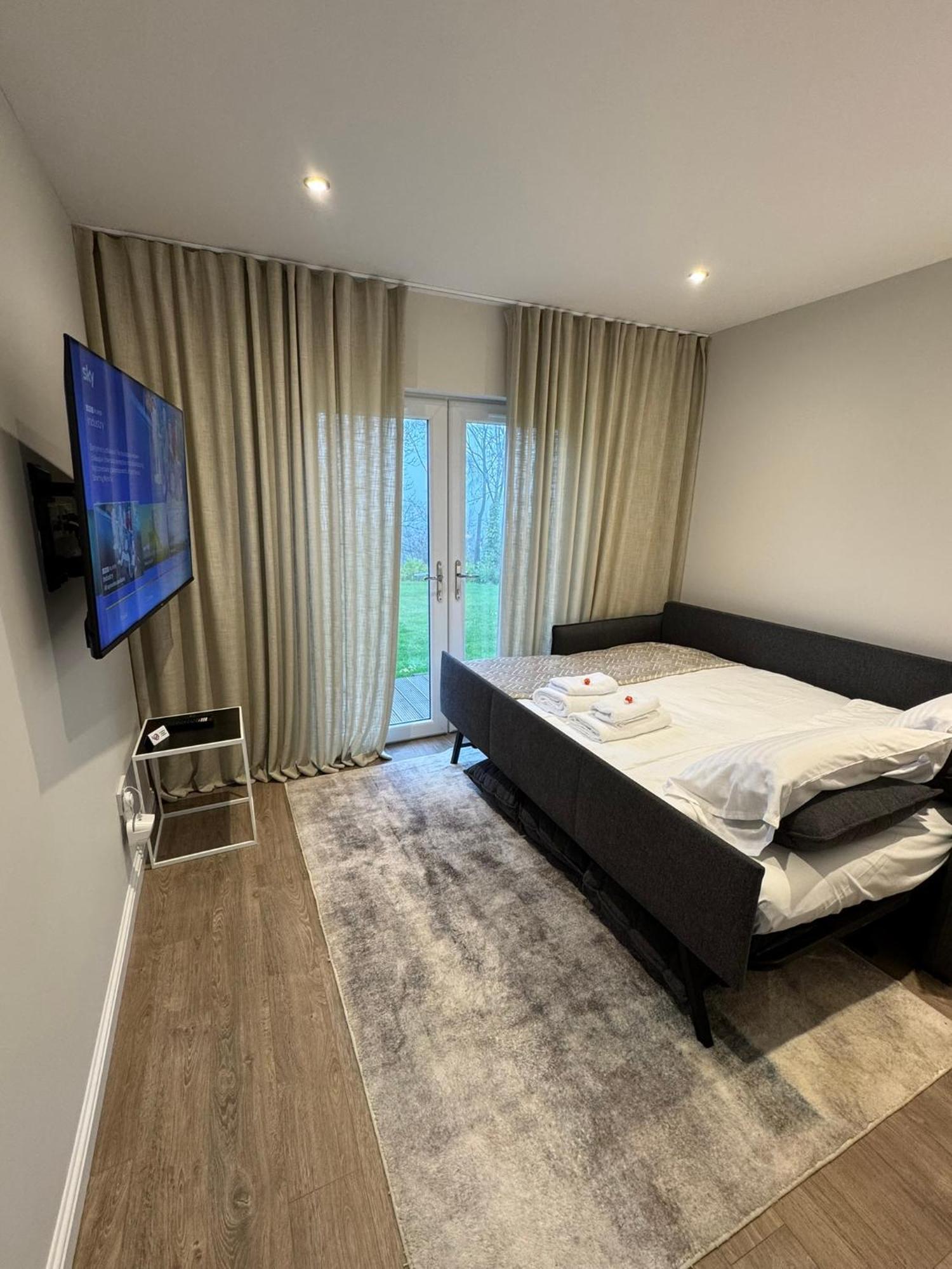 Luxury 2 Bedroom Cottage West Calder Экстерьер фото